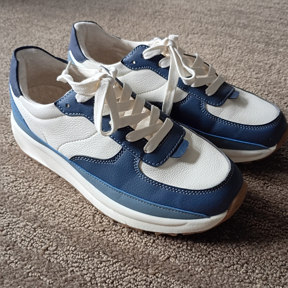 Cushionaire Shoes - Women’s White and Blue Lace-Up Sneakers